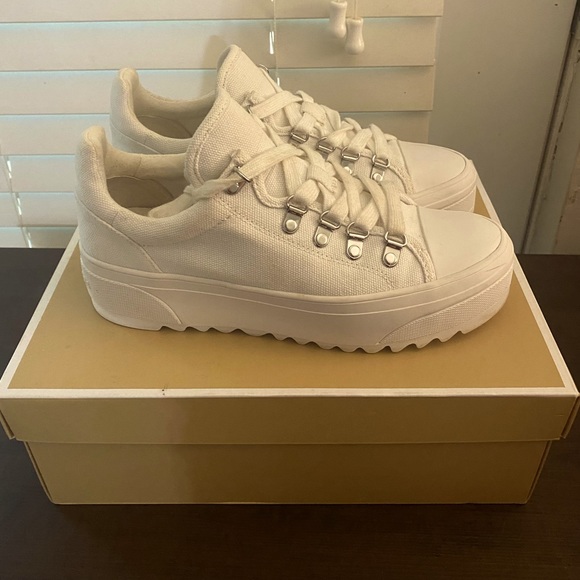 MICHAEL Michael Kors Shoes - Michael kors lace up sneaker